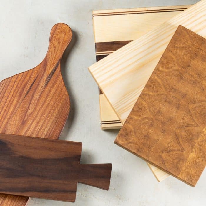 Verschiedenste Sorten von Schneidebrettern